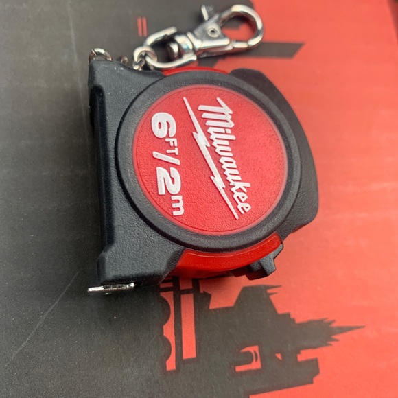 Milwaukee Tools 6ft Keychain Measuring Tape - Picture 3 of 7